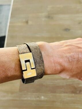 Gold Buckle Gray Leather Bracelet